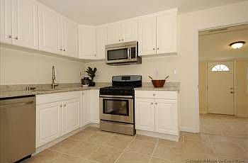 2nd image of 6902 Halleck St