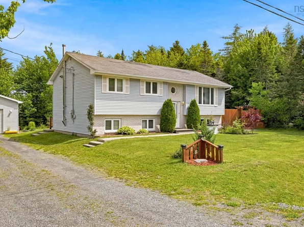 18 Heidelberg Ln, Porters Lake, NS B3E 1J1