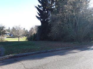 156 D St, Woodburn, OR 97071