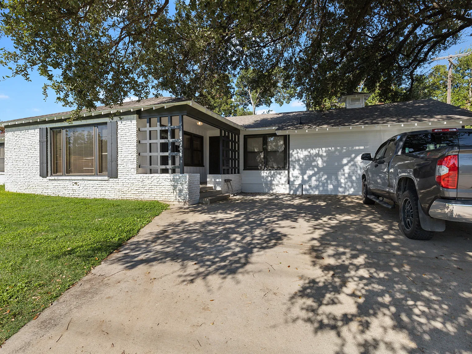 5 bed, 1878 sqft, $6,250 — Photo 1