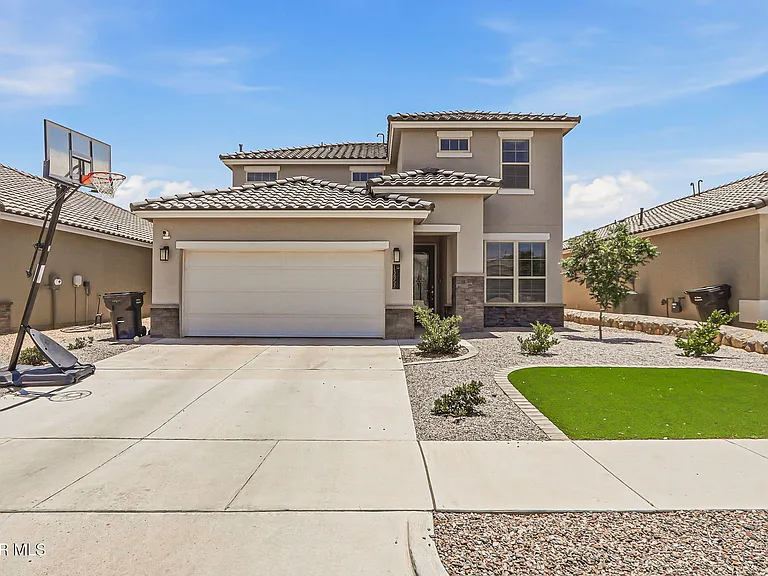 13852 Paseo De La Luna Ave — Photo 1