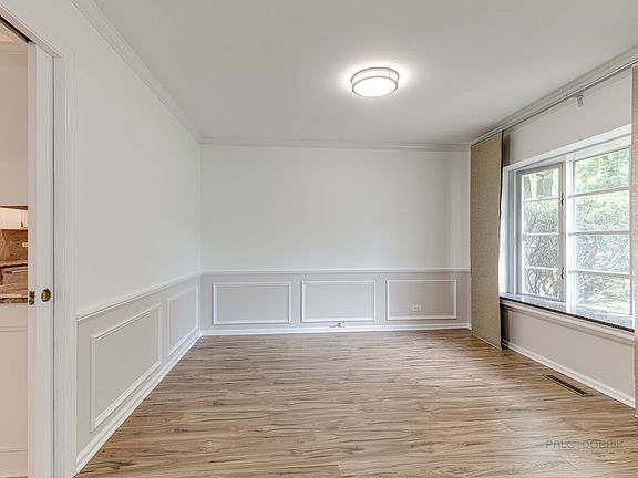 5th image of 21 Lancaster Ln