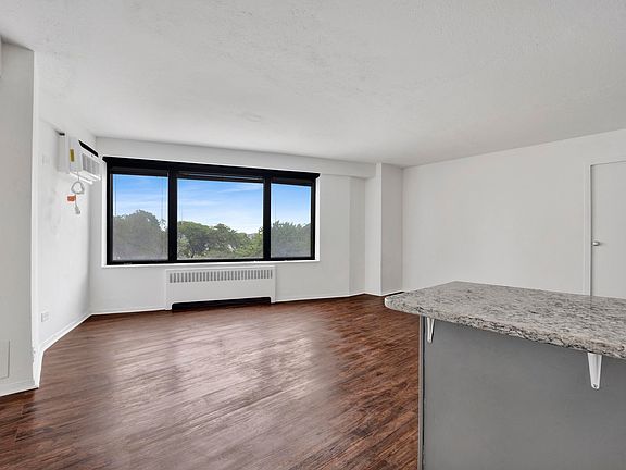 3rd image of 3100 N Lake Shore Dr APT 413