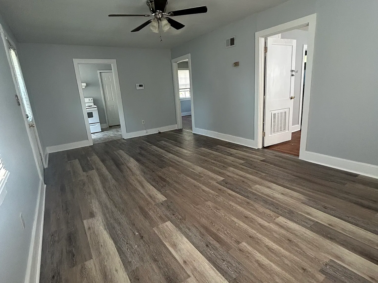 2 bed, 725 sqft, $900 — Photo 2