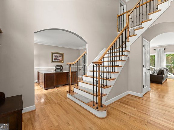 3rd image of 192 Brook Ln