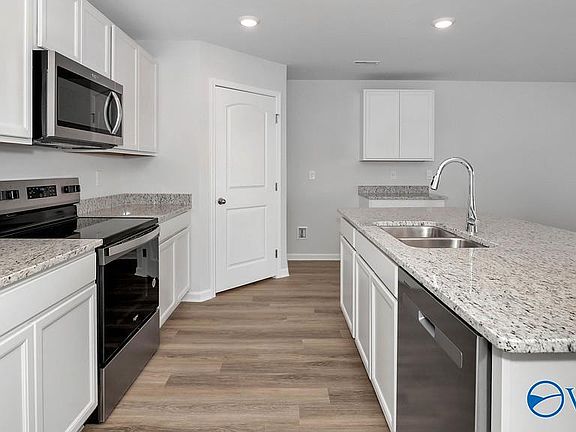 2nd image of 409 Moringa Ln