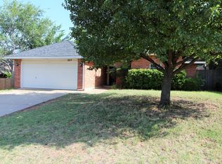 927 Castle Rd, Edmond, OK 73034