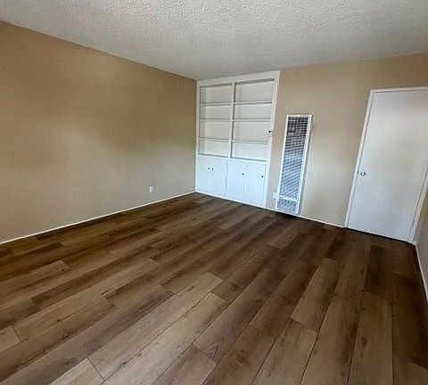 5th image of 11126 Huston St APT 8