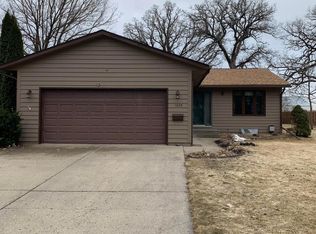 1220 Rolling Oaks Ln NW, Hutchinson, MN 55350