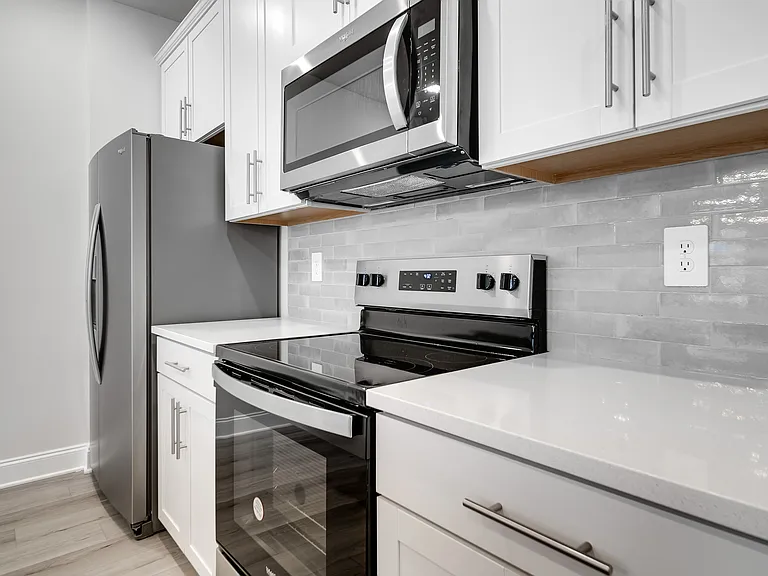 204 Douglas Bend Rd — Photo 1