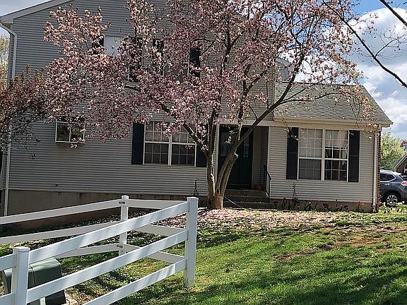 3rd image of 115 Grantham Dr