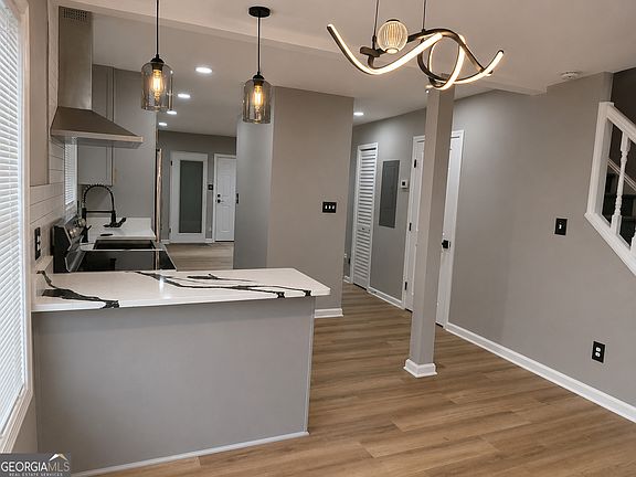 4th image of 5471 Park Pl S
