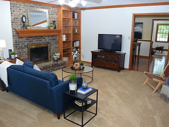 3rd image of 1065 Lakewood South Dr