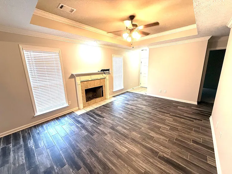 8708 Lindsey Ln — Photo 2