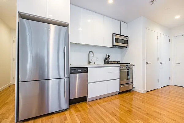 Sold by Voro, LLC | media 2