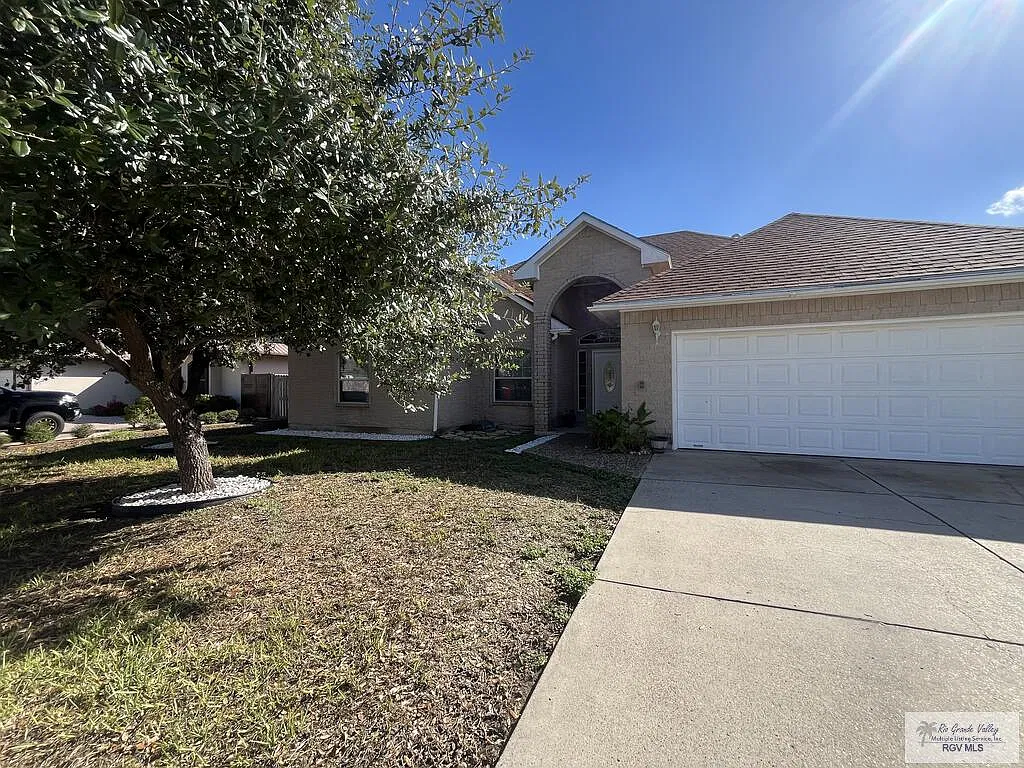 3 bed, 2.0 bath, 1887 sqft, $2,500 — Photo 2