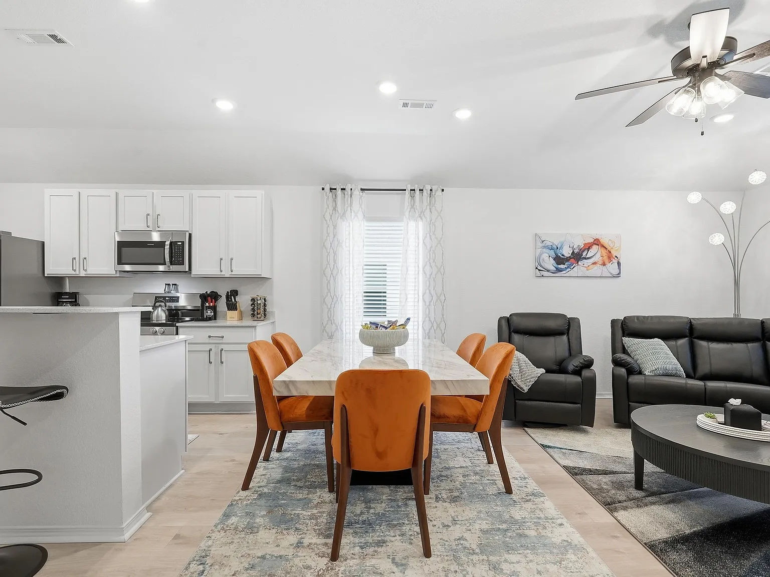 4 bed, 2.0 bath, 1459 sqft, $2,600 — Photo 4