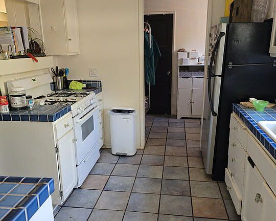 5th image of 14137 Hamlin St