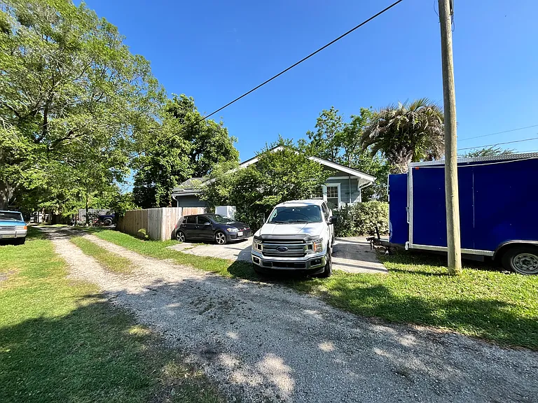 849 King St — Photo 2