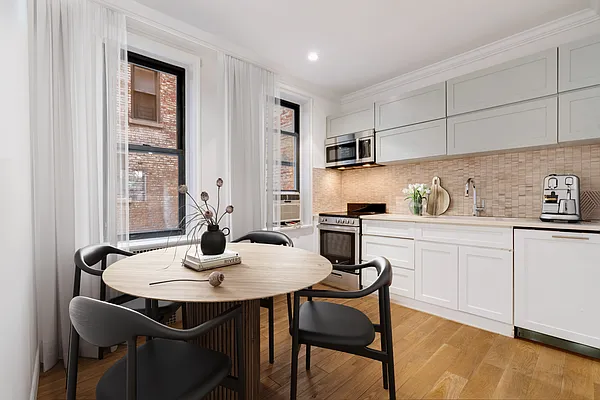 Rented by Vertical Real Estate LLC | media 11