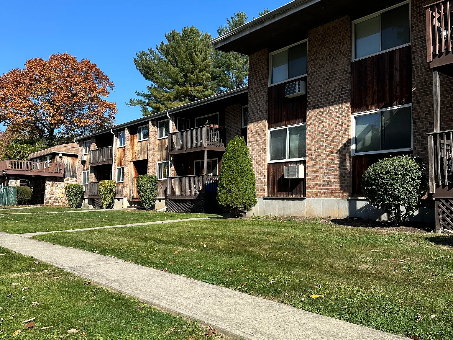 2 bed, 1.5 bath, 1048 sqft, $2,400 — Photo 1
