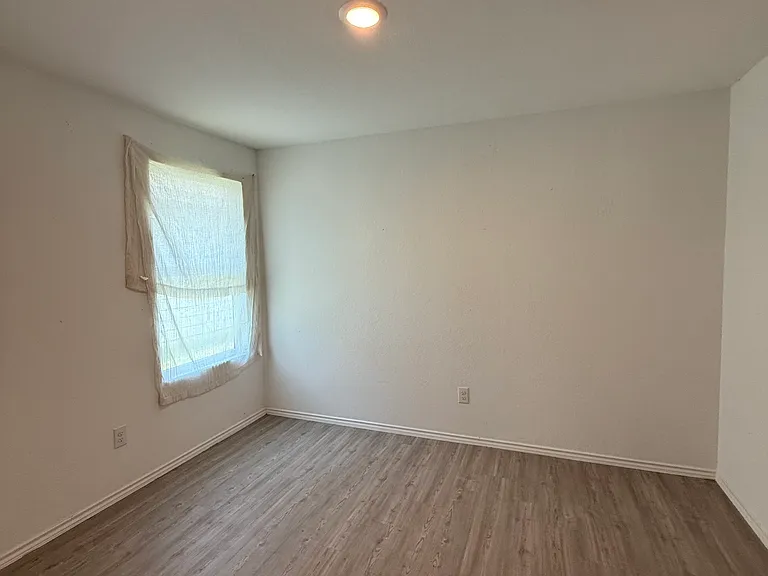 2753 Green Finch — Photo 11