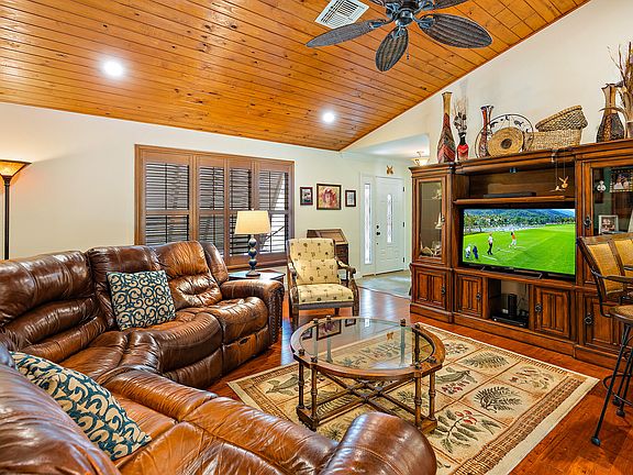 3rd image of 18336 Little Oaks Dr