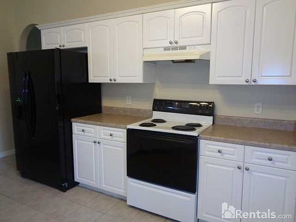 5th image of 9316 Fairmont Cir S