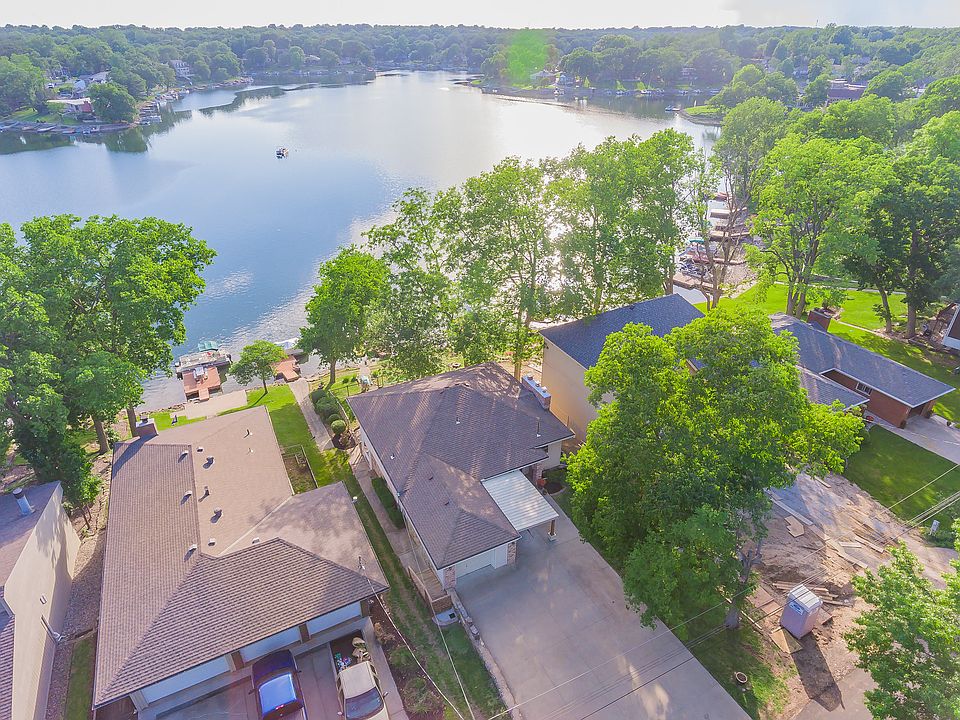 125 NW North Shore Dr, Lake Waukomis, MO 64151 | Zillow