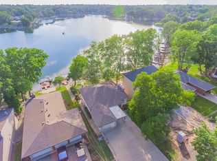 125 NW North Shore Dr, Lake Waukomis, MO 64151