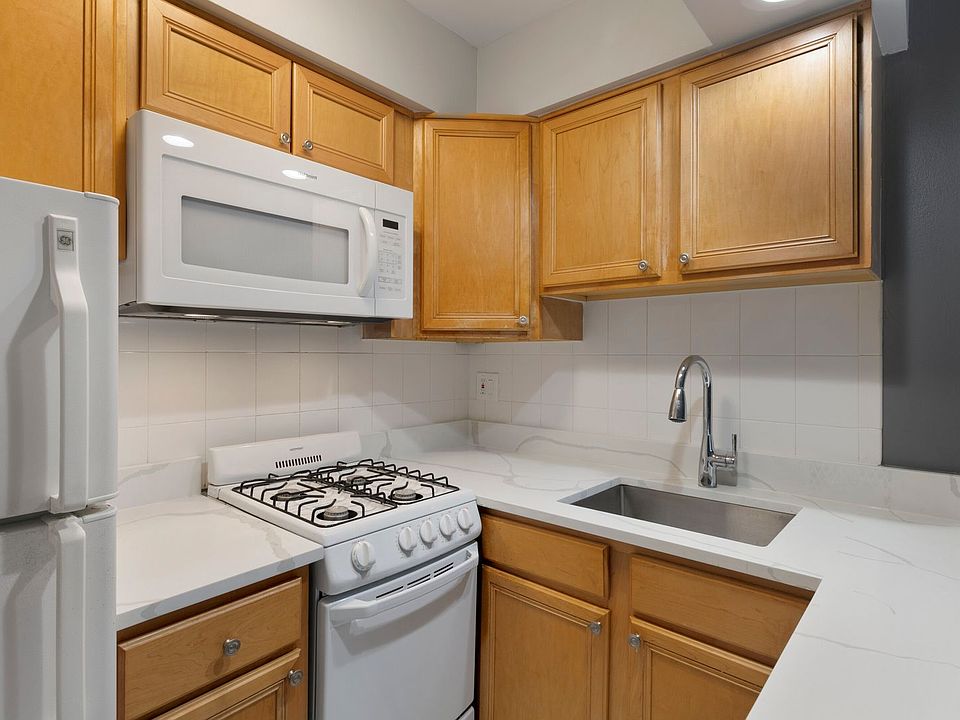 1st image of 6758 N Sheridan Rd APT 331
