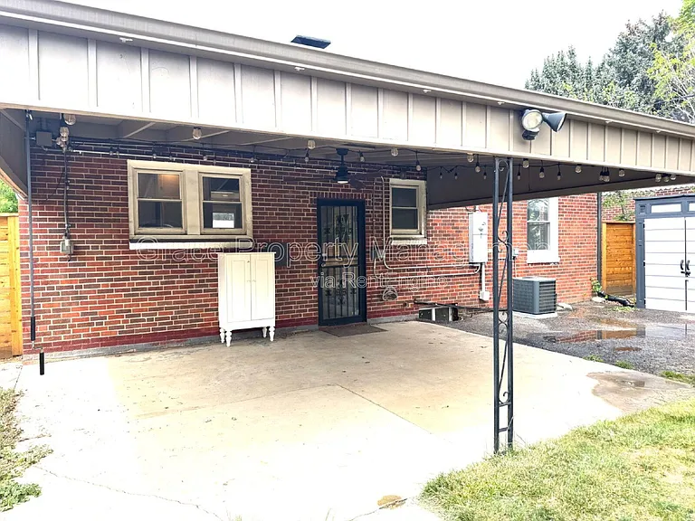 2970 Locust St — Photo 24