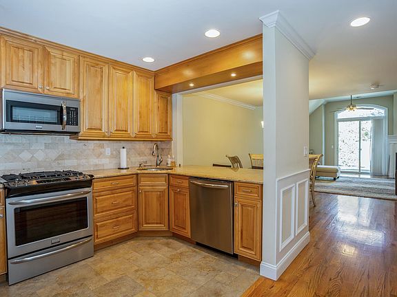 3rd image of 27 Coral Ln #27