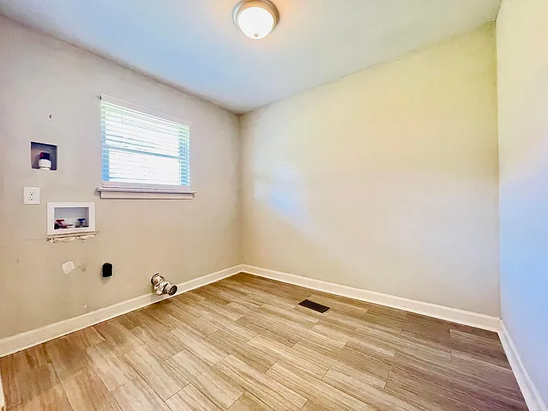 223 Raintree Ln — Photo 12