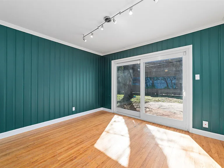 4415 Merwin St — Photo 8