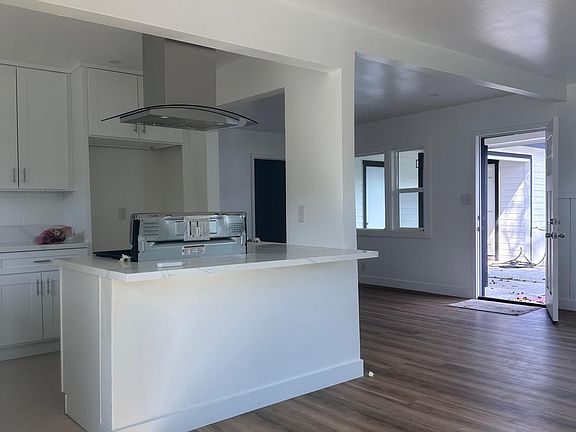 2nd image of 2072 Santa Fe Ave #B