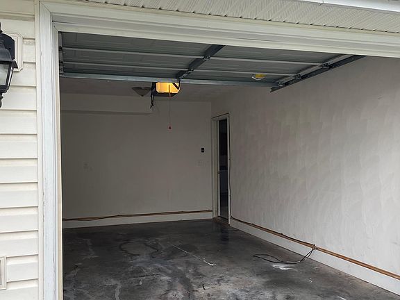 3rd image of 6717 Woodcreeper Dr