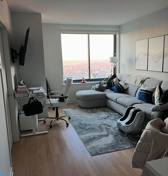1st image of 615.1 Pavonia Ave #6666