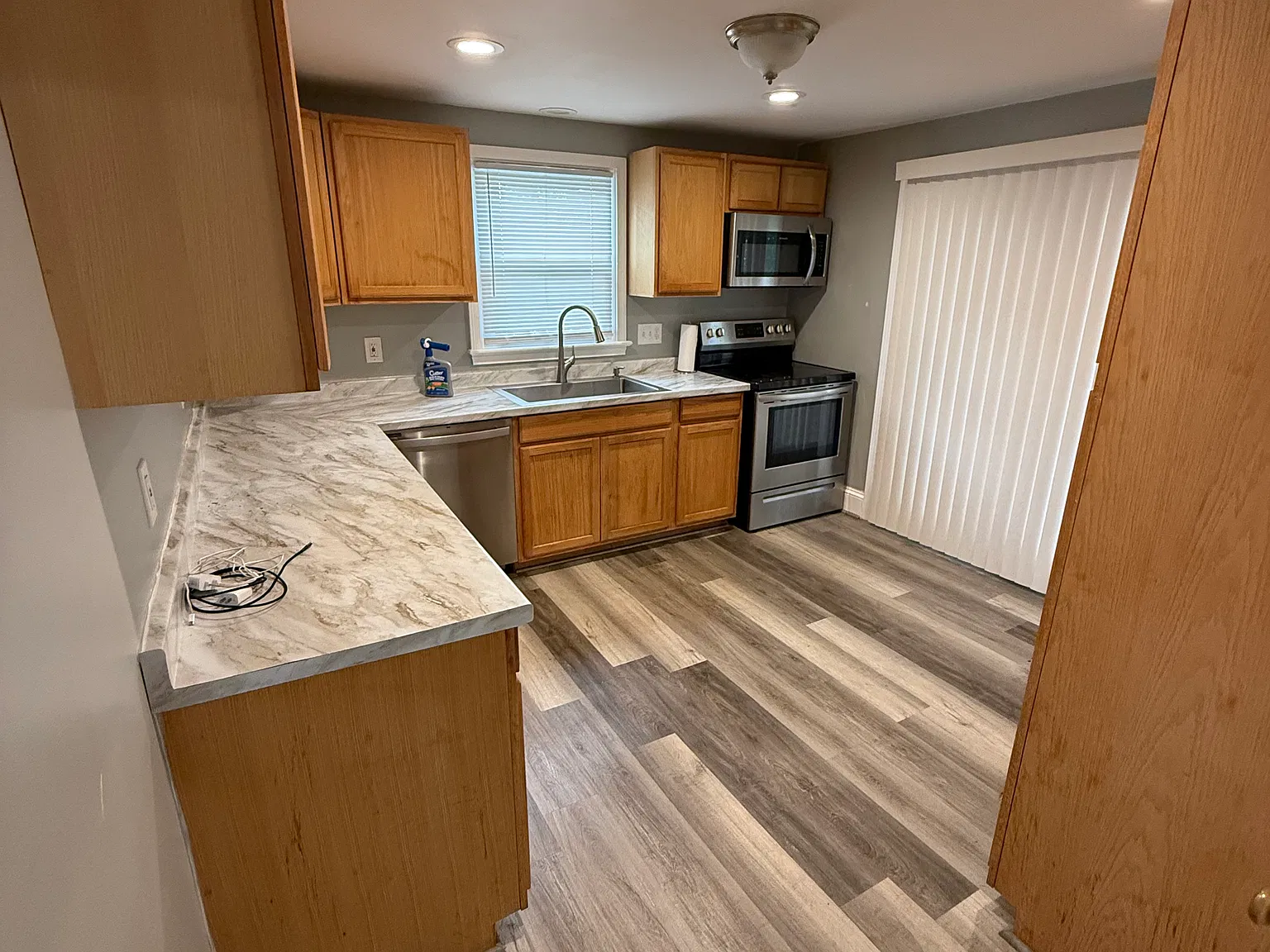 3 bed, 1.5 bath, 975 sqft, $2,100 — Photo 3