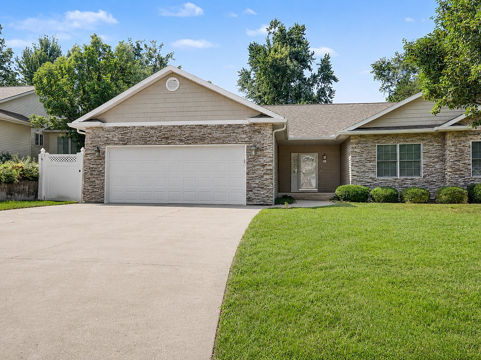 1st image of 18 Weaver Dr