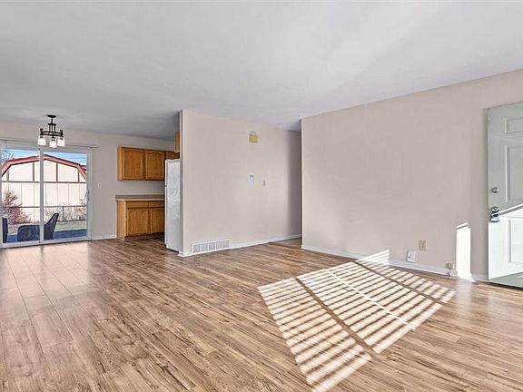 3rd image of 1516 Dover Road