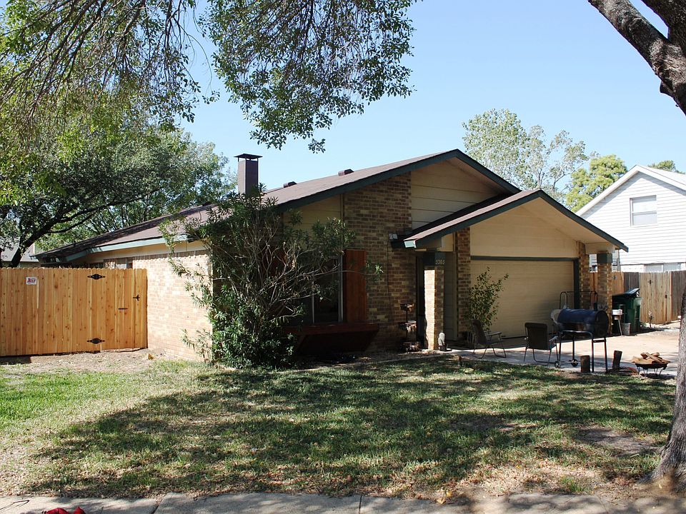 Front view with the new fence