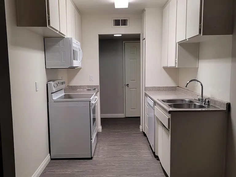 073 - Canyon Crest Hills Apartments — Photo 37
