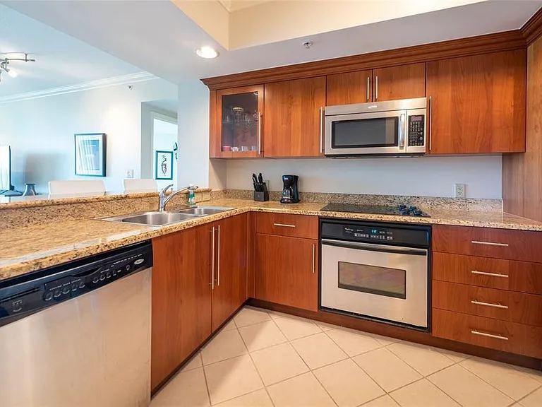 401 SW 4th Ave #1102 — Photo 3