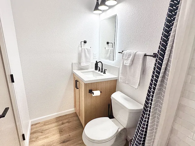 3234 Roberta Ln #1B — Photo 8