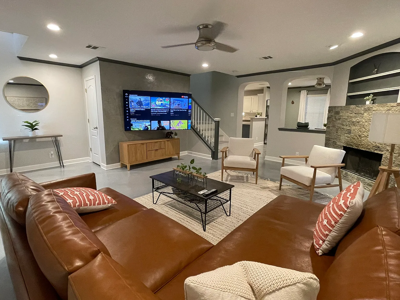 4 bed, 2.5 bath, 2424 sqft, $4,400 — Photo 1