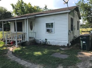 1448 Crockett St, Columbus, TX 78934