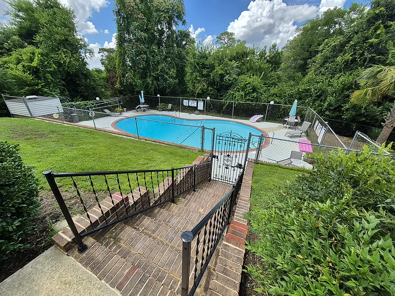327 Laurens St SW #E10 — Photo 17