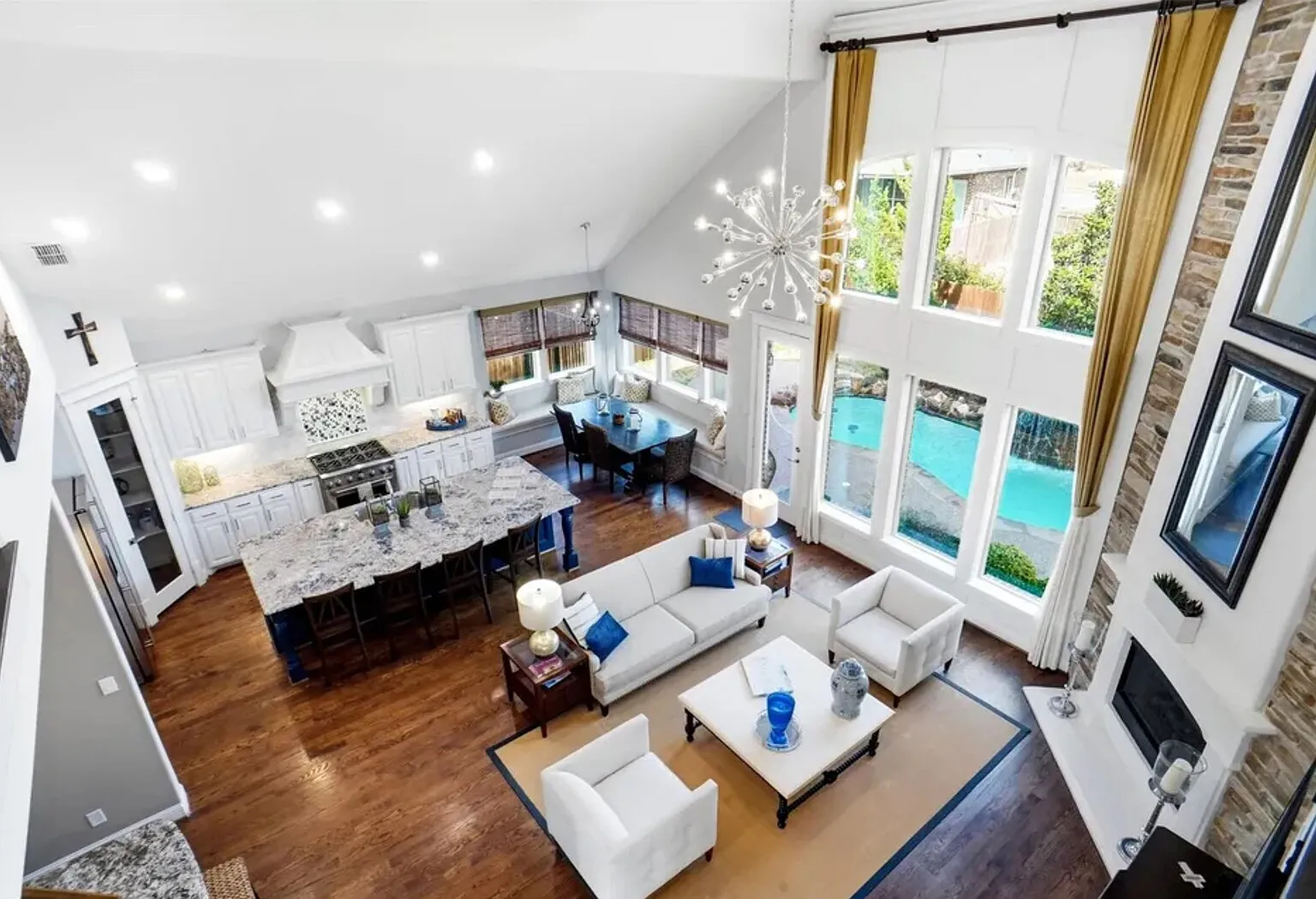 Upscale Luxury Living — Photo 1