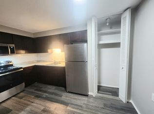 5870 Ponderosa Dr APT 2, Utica, MI 48316